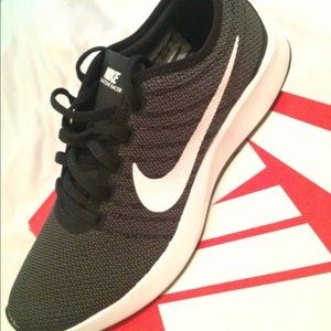Womens NIKE Dualtone Racer